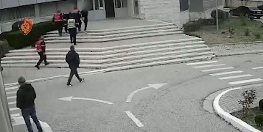 Po transportonin 7 emigrant&euml; t&euml; paligjsh&euml;m dhe nuk iu bind&euml;n