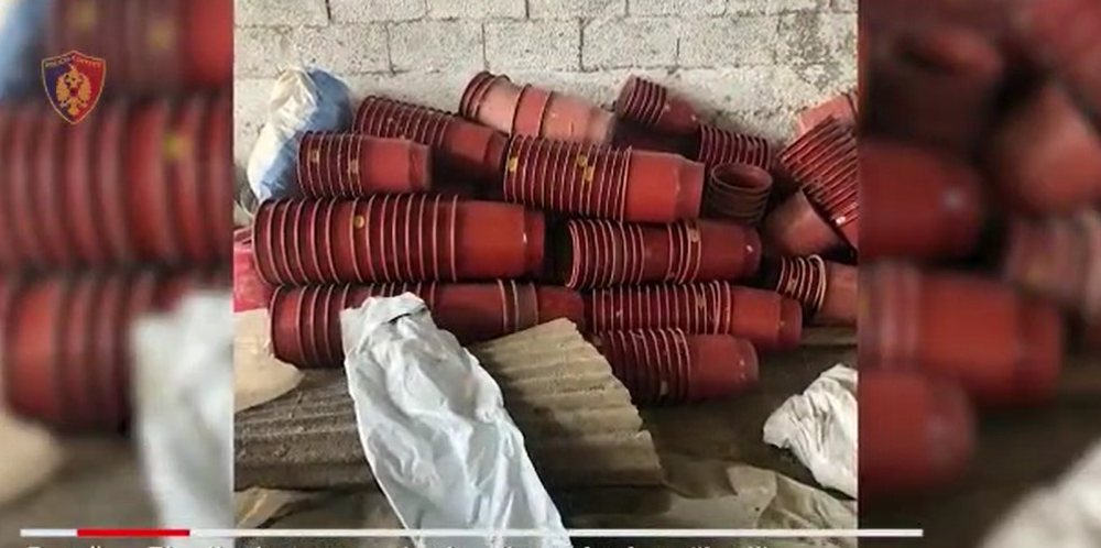 Stall&euml;n e bag&euml;tive e ktheu n&euml; laborator kanabisi, arrestohet i