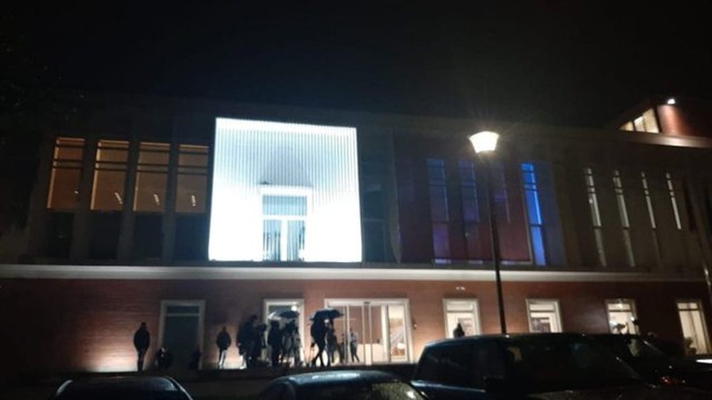A duhen hequr dyert e blinduara/ P&euml;rplasje me tone t&euml; larta n&euml;