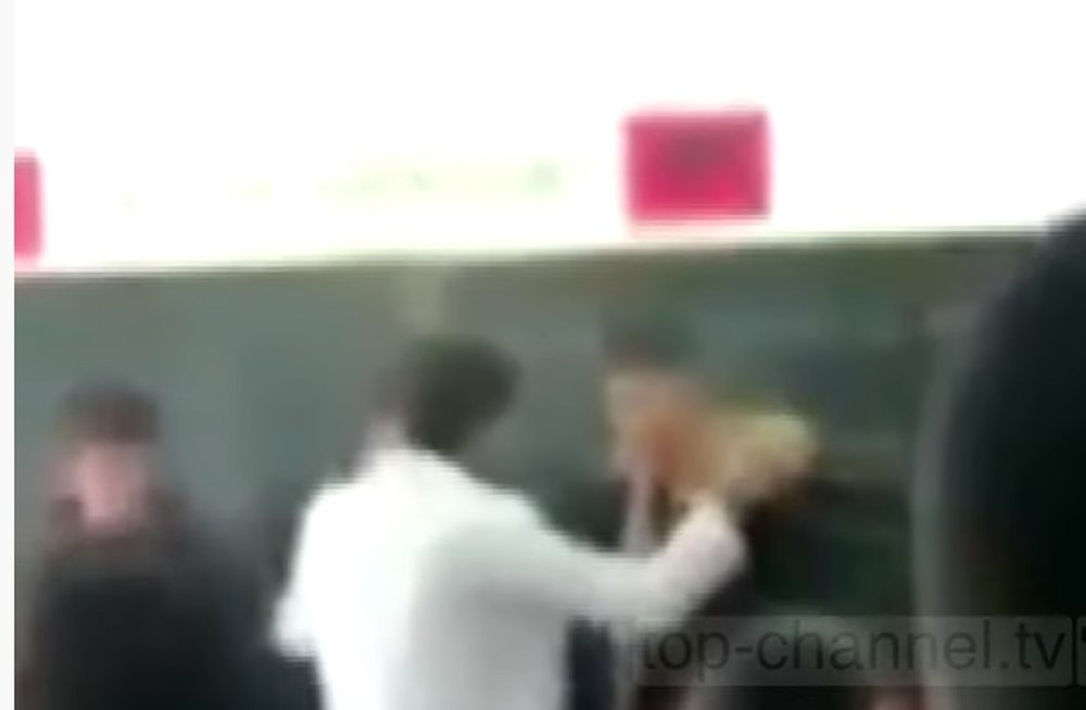 VIDEO/ Drejtori i shkoll&euml;s s&euml; Kamz&euml;s rreth nx&euml;n&euml;sit me