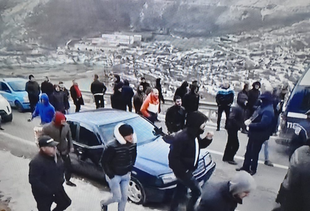 Protesta n&euml; gjith&euml; Shqip&euml;rin&euml;, qytetar&euml;t bllokojn&euml;