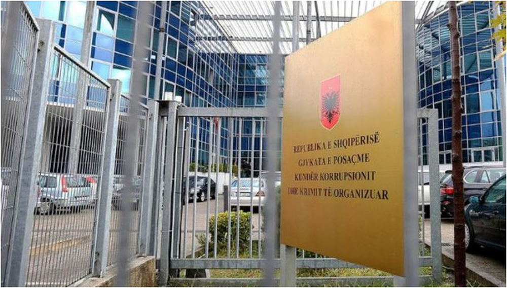 Mashtrimi n&euml; call center/ SPAK jep detajet: U ndaluan 15 persona,