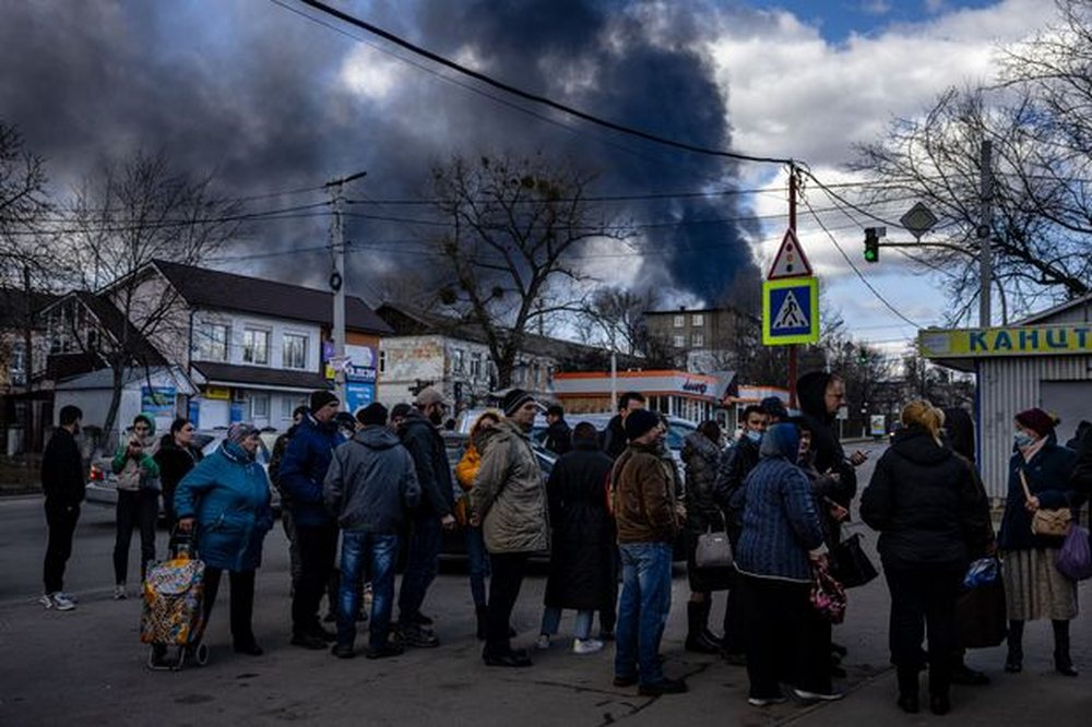 Protestat kund&euml;r luft&euml;s, vet&euml;m t&euml; diel&euml;n u arrestuan