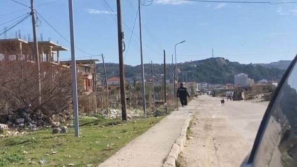 "Sht&euml;pia e barit" n&euml; Vlor&euml;, policia 'kreh'