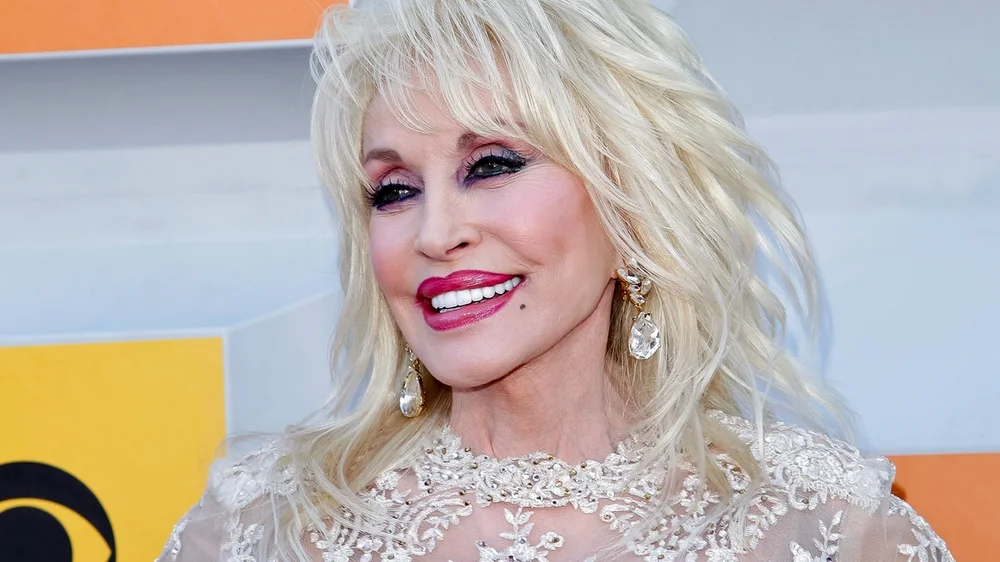 Rutina e bukuris&euml; s&euml; Dolly Parton