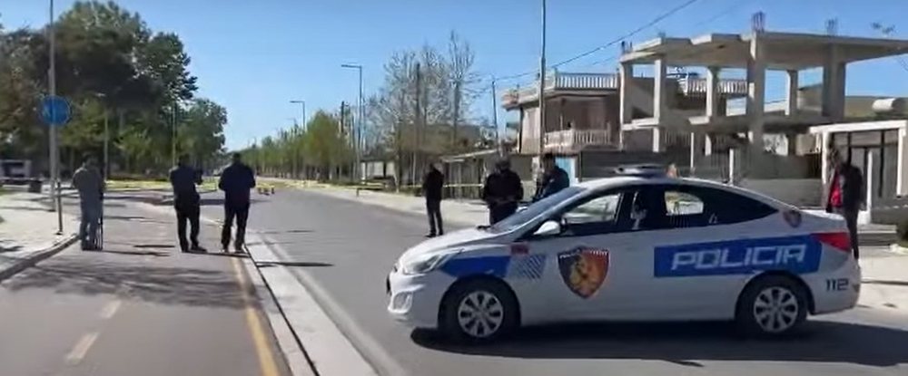 Gjendet nj&euml; pako e dyshimt&euml; n&euml; Vlor&euml;, policia rrethon vendin
