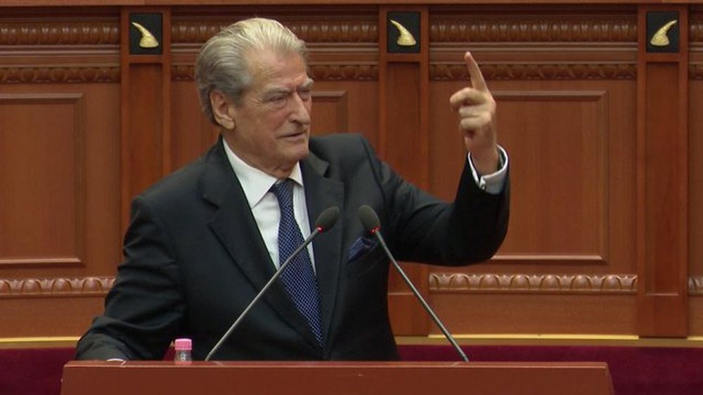 Mazhoranca rr&euml;zon Mirakaj-n/ Berisha: Diskriminim, &euml;sht&euml;
