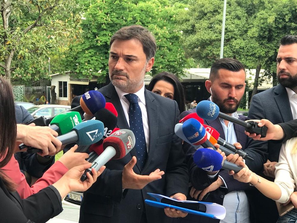 Alibeaj dhe ca deputet&euml; t&euml; PD do b&euml;hen pjes&euml; e fars&euml;s