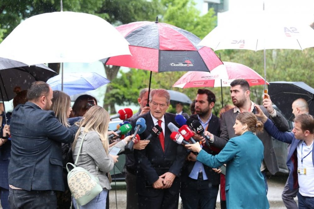 Berisha thirrje Ram&euml;s: T&euml; rikthehen vizat p&euml;r rus&euml;t q&euml;