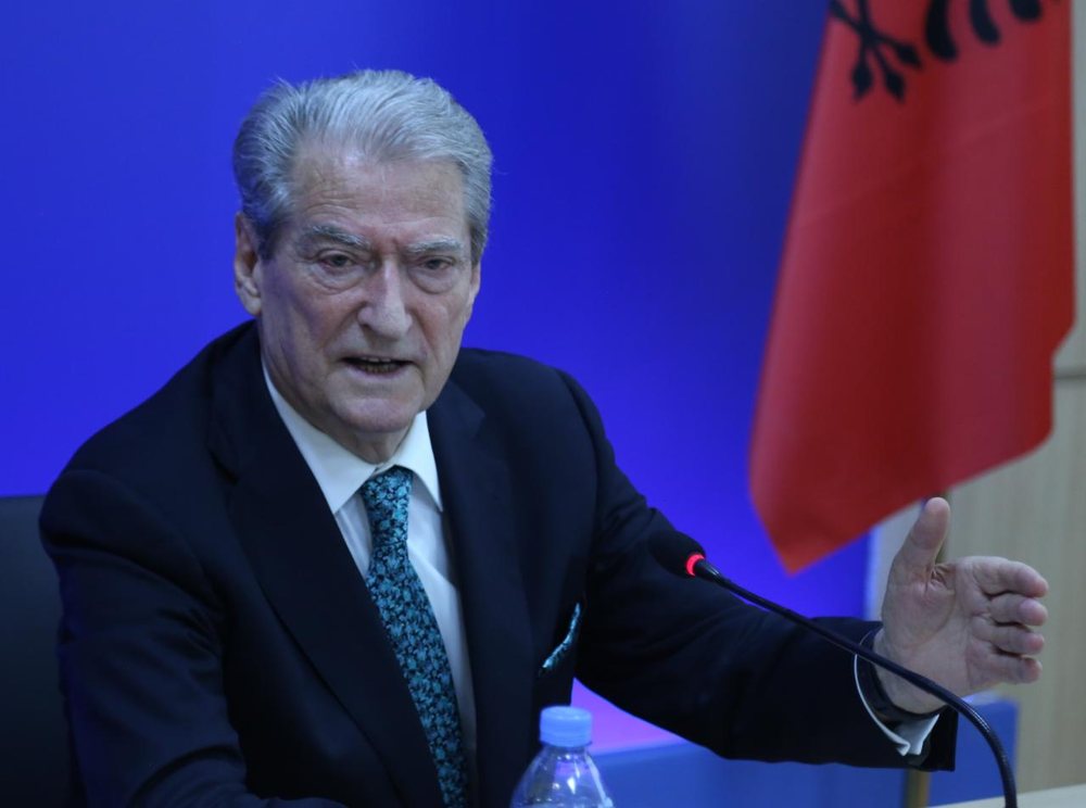 "T&euml;rhiquni nga bordet e &ccedil;mimeve, ju ka korruptuar Edi
