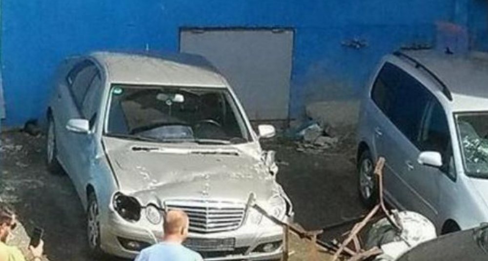 Depozita bie nga pallati n&euml; Tiran&euml;, d&euml;mton 3 makina