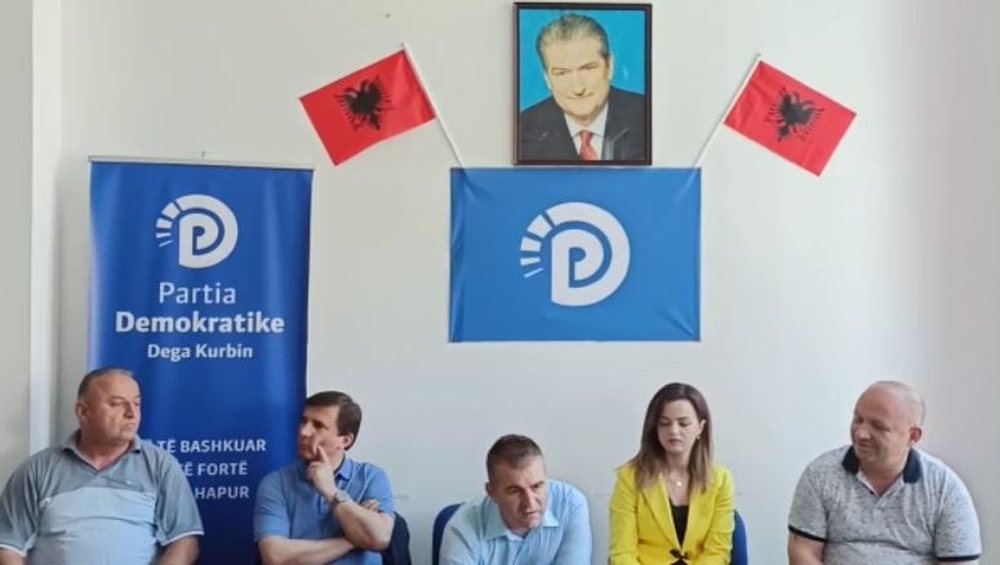 Gara p&euml;r kreun e PD/ Ibsen Elezi fushat&euml; n&euml; La&ccedil;, por