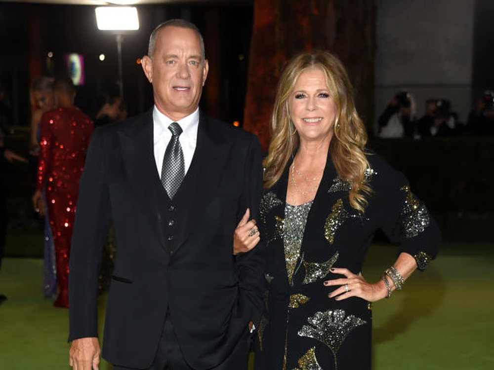 Tom Hanks acarohet me fansat : Q&euml;ndroni larg gruas sime (VIDEO)