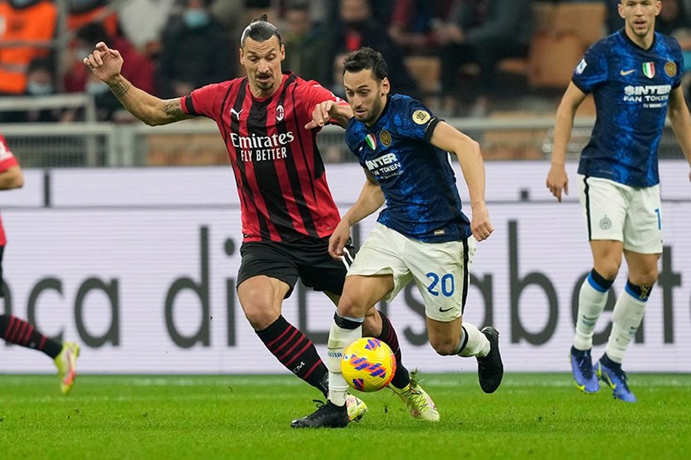 Calhanoglu b&euml;n 'armikun' e gabuar: "Ibra &euml;sht&euml; 40