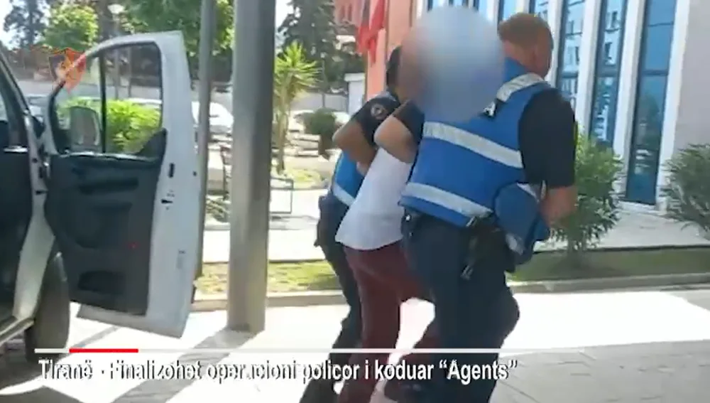 Vodh&euml;n 250 litra karburant n&euml; firm&euml;n ku punonin, arrestohen dy