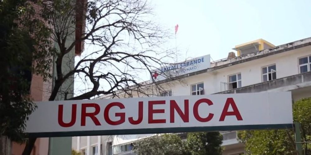 Makina merr p&euml;rpara motorin, aksidentohet 55-vje&ccedil;ari n&euml;