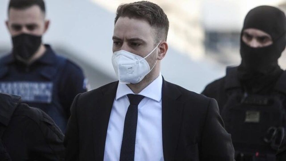 I mbyti n&euml;n&euml;n me jast&euml;k, piloti q&euml; shokoi Greqin&euml; i