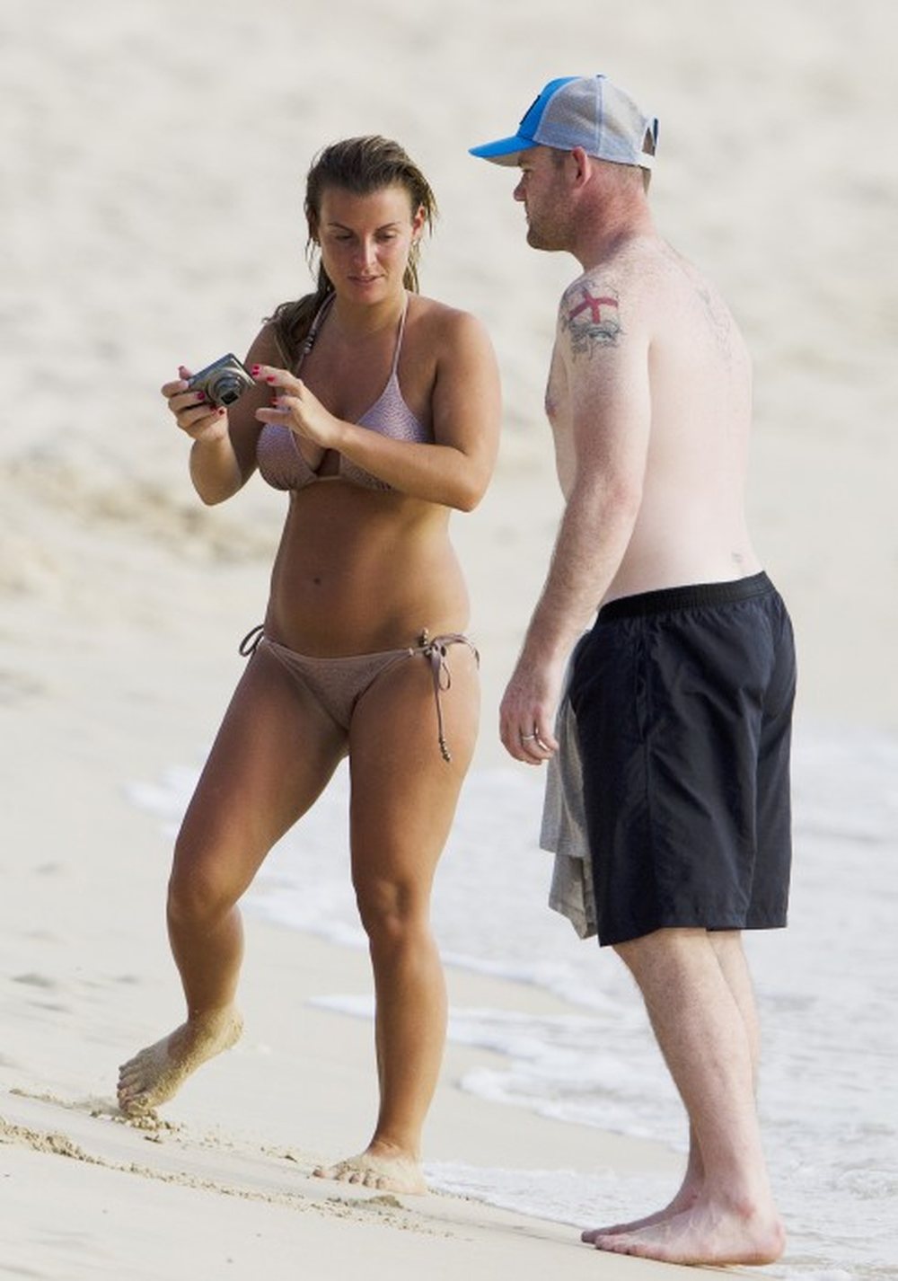 E spiunonte p&euml;r The Sun: gruaja e Rooney fiton "luft&euml;n e
