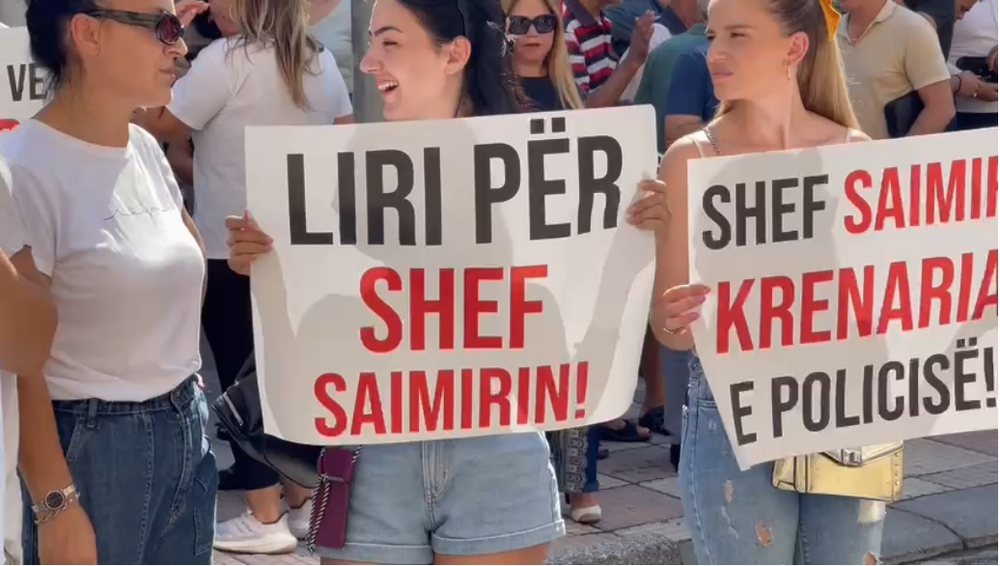 VIDEO/ Protest&euml; para gjykat&euml;s s&euml; Shkodr&euml;s: Lironi