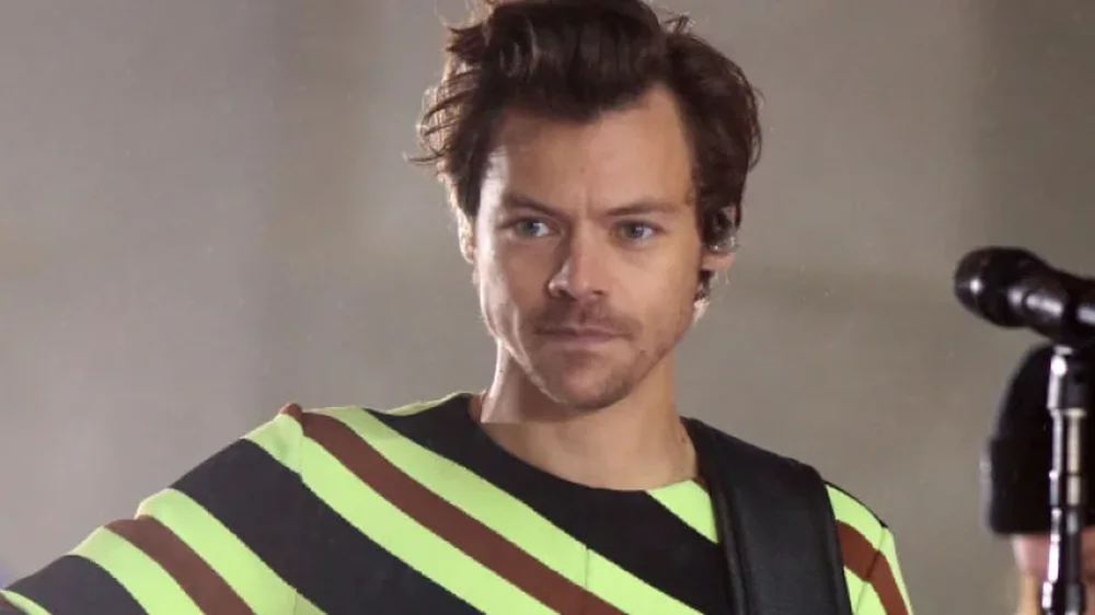 Harry Styles reagon pas t&euml; sht&euml;nave n&euml; Kopenhag&euml; pran&euml;