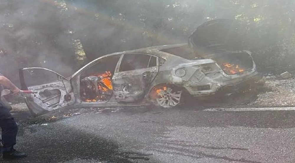 Merr flak&euml; makina n&euml; Llogara, rrezikon edhe pylli aty pran&euml;