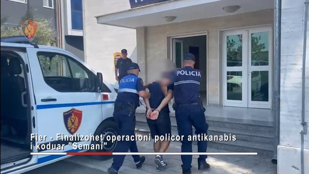 Kishte mbjell&euml; tok&euml;n me kanabis, pranga kultivuesit n&euml; Seman