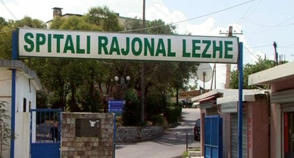 Sherr me shkopinj dhe thik&euml; n&euml; Lezh&euml;, dy persona