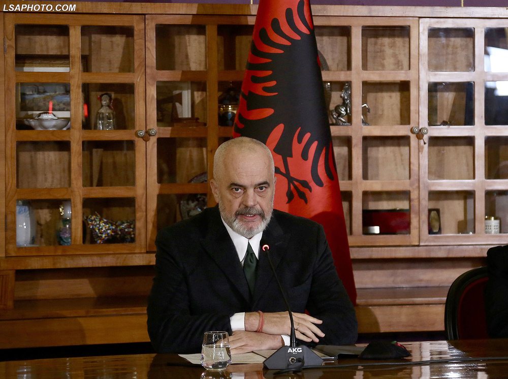 Projekti i qeveris&euml; p&euml;r &ldquo;pasaportat e arta&rdquo; ngre