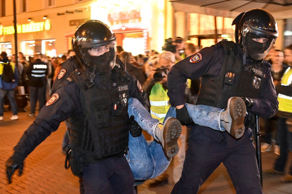 Protesta p&euml;r t&euml; mos shkuar n&euml; luft&euml;, mbi 1,300 t&euml;