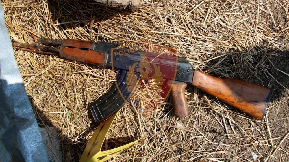 Kishte fshehur arm&euml;n e zjarrit jasht&euml; banes&euml;s, vihet n&euml;