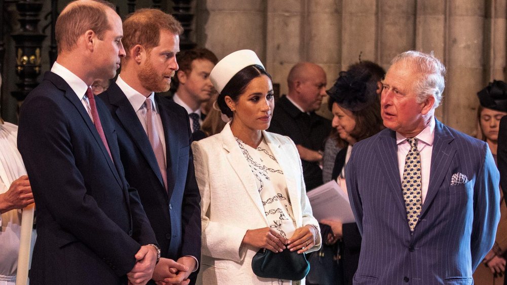 Tensione n&euml; familjen mbret&euml;rore: Charles i tha Harryt se Meghan nuk