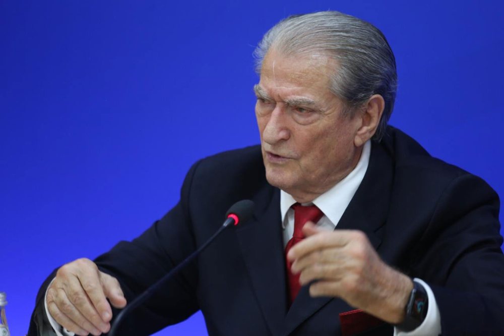 Urdhri p&euml;r mediat/ Berisha: Censur&euml; e shtetit monist t&euml;