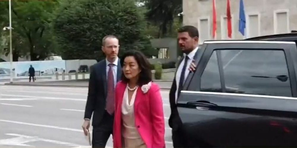 Yuri Kim takohet me Jorida Tabakun n&euml; Kryesin&euml; e Kuvendit