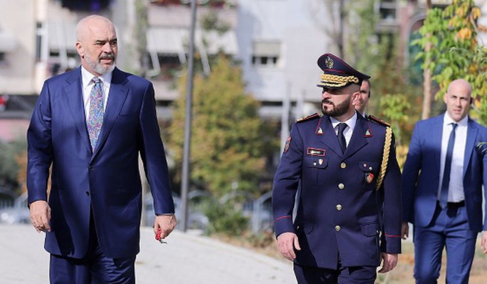 Rama flet p&euml;r her&euml; t&euml; par&euml; p&euml;r Glenis Nanon: I