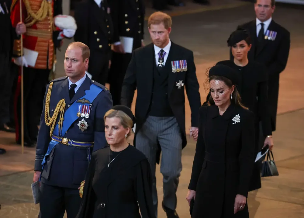 Princ Harry: Mjaft komentuat raportin tim me William