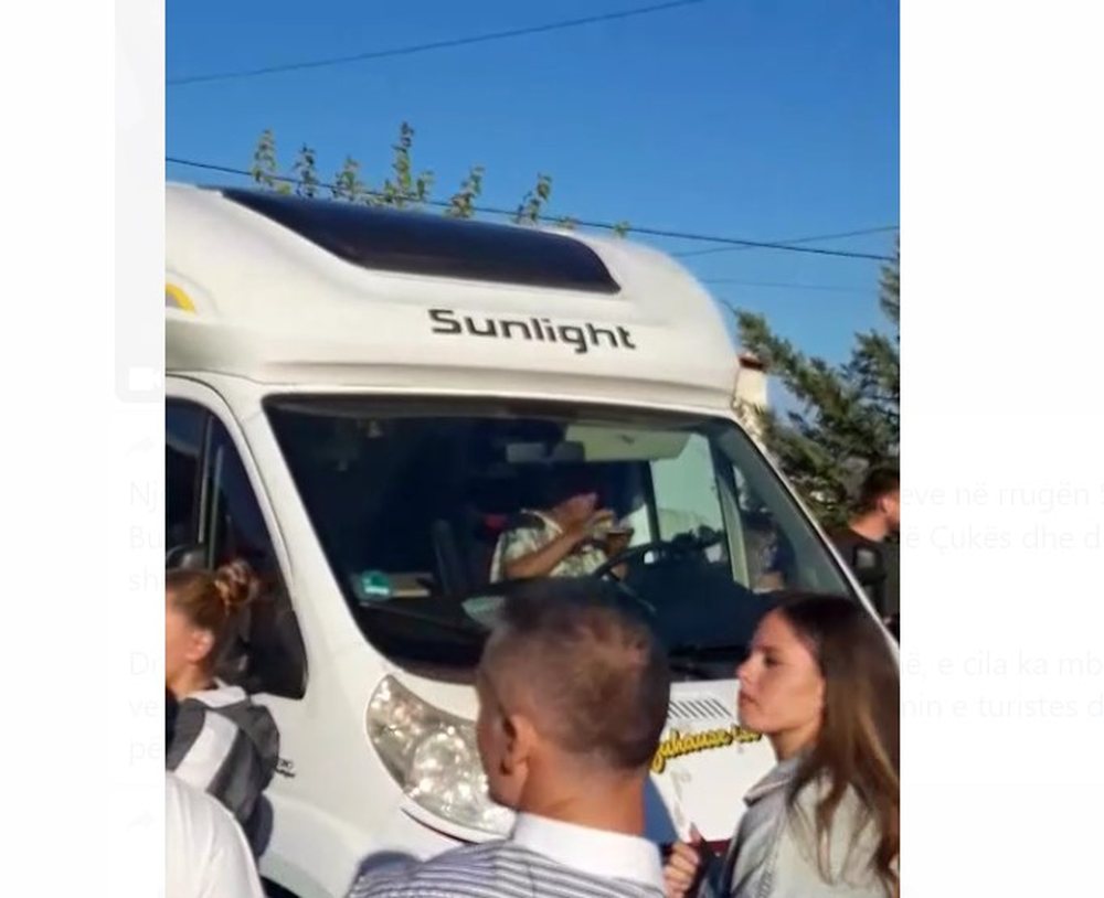 E pazakont&euml; n&euml; Sarand&euml;, turistja gjermane bllokon rrug&euml;n me