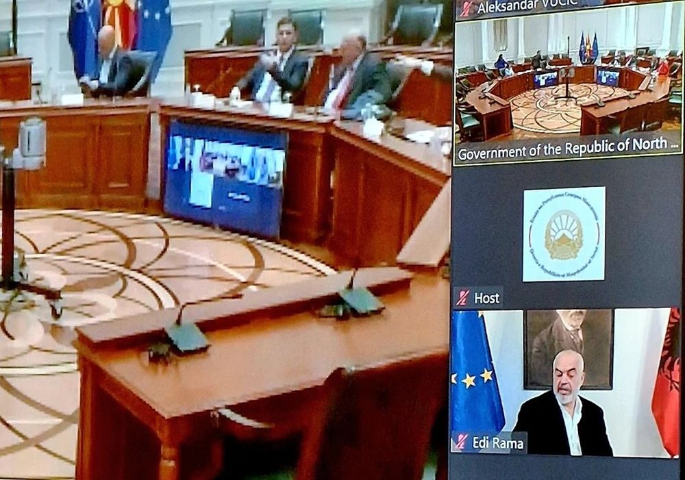 Vu&ccedil;i&ccedil; video-konferenc&euml; me Ram&euml;n dhe Kova&ccedil;evskin: