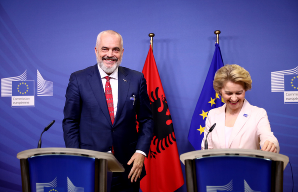 Ursula von der Leyen sot n&euml; Tiran&euml;, zbardhet agjenda