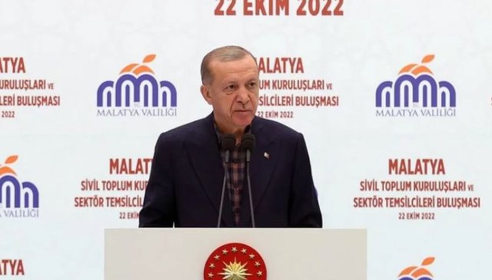 Erdogan propozon referendum p&euml;r mbajtjen e shamis&euml;