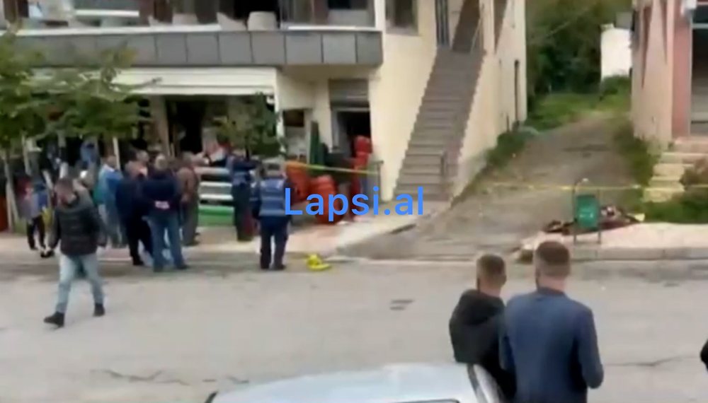 Vrau bab&euml; e bir n&euml; Klos, vet&euml;vritet autori