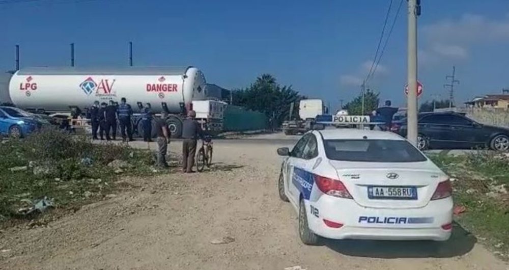 Banor&euml;t e Porto Romanos n&euml; protest&euml;: Fabrika e gazit na rrezikon