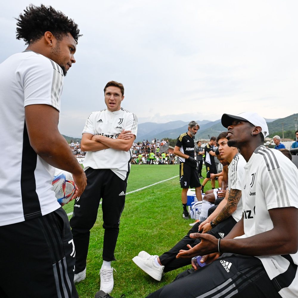 Pogba st&euml;rvitet me grupin, n&euml; n&euml;ntor n&euml; fush&euml; p&euml;r