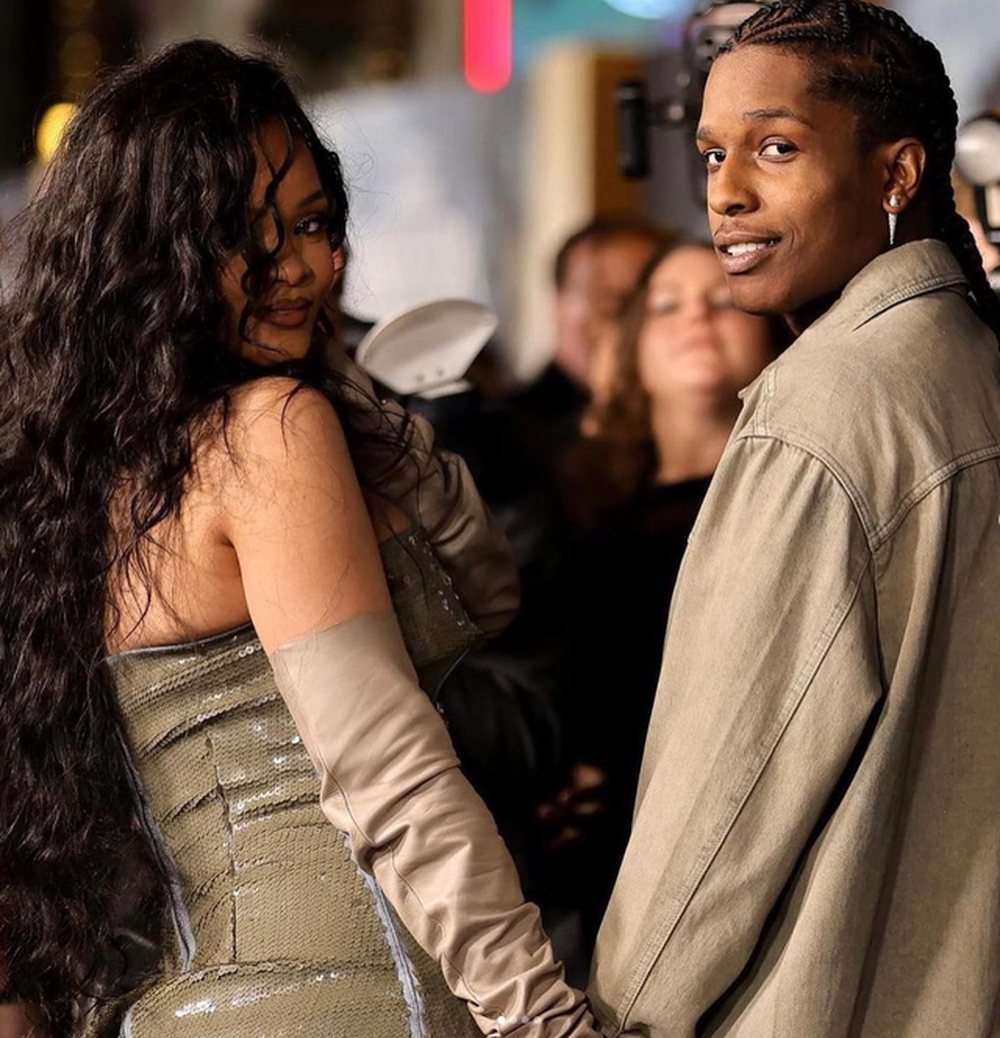 Rihanna rikthehet n&euml; tapetin e kuq