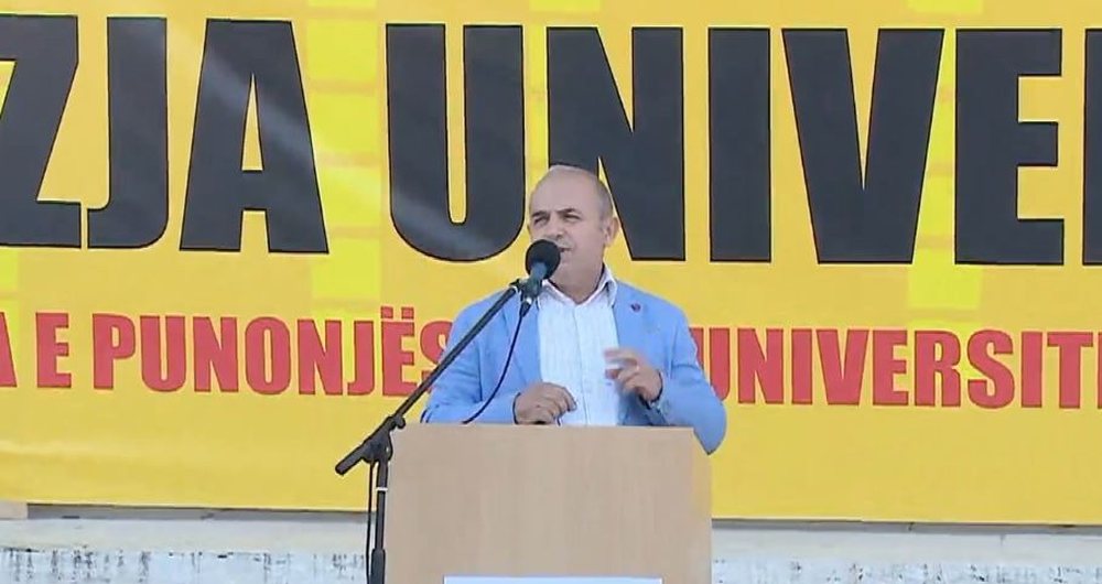 Paralajm&euml;ruan grev&euml; urie, pedagog&euml;t s&euml;rish n&euml;