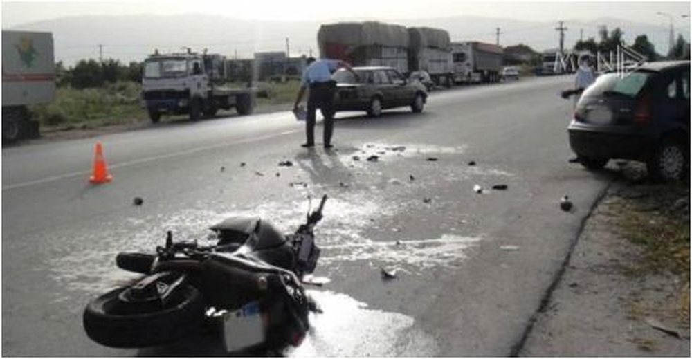 Aksident rrugor n&euml; Vlor&euml;/ Automjeti p&euml;rplaset me motorin