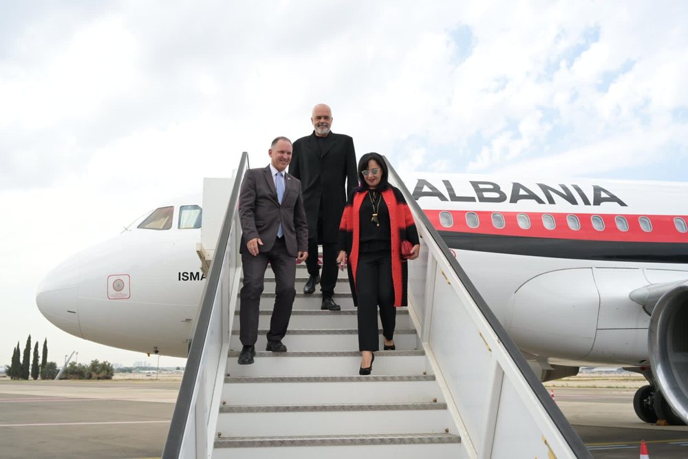 FOTOLAJM/ Edi dhe Linda Rama n&euml; Izrael me avionin e luksit