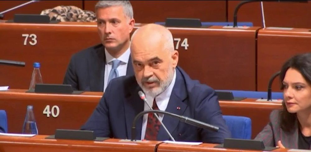 P&euml;rfaq&euml;suesit e asambles&euml; s&euml; KiE 'bojkotuan'