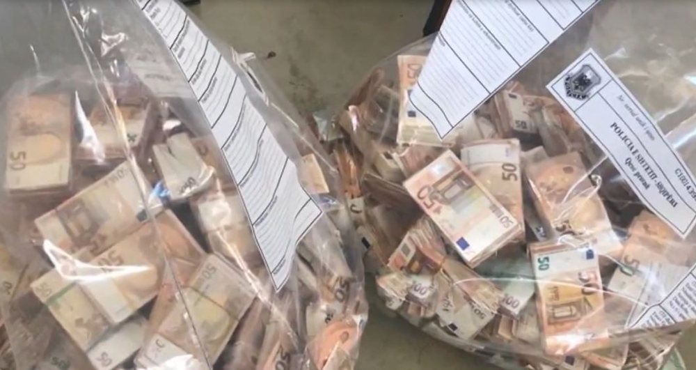 Me autobus nga Italia, sekuestrohen 500 mij&euml; euro n&euml; Durr&euml;s