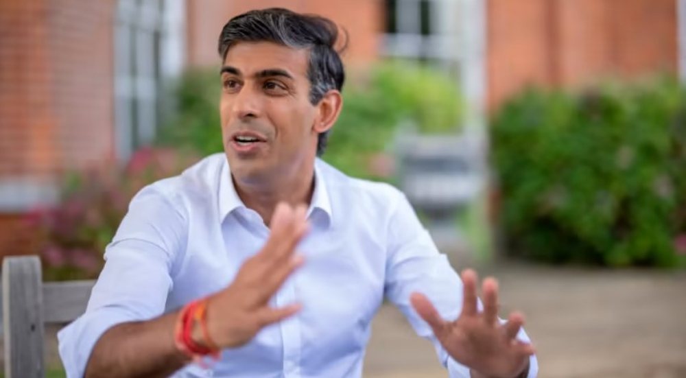 Rishi Sunak merr nes&euml;r detyr&euml;n si kryeminist&euml;r i Britanis&euml;
