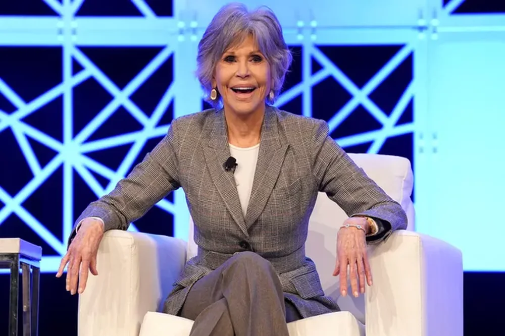 Jane Fonda shfaqet n&euml; publik pas diagnostifikimit me kancer